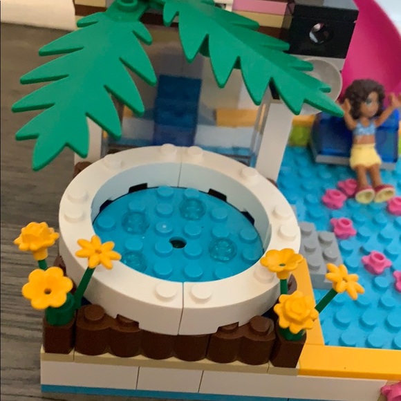 LEGO Friends Heartlake City Pool - Picture 6 of 7